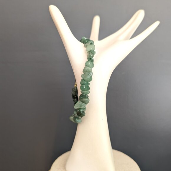 Shades of green stone chip bead bracelet - Picture 2 of 12